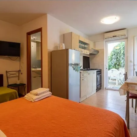 Apartman Mir *