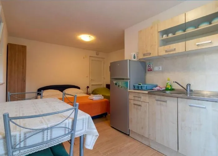 Mir - Garden Terrace Apartment